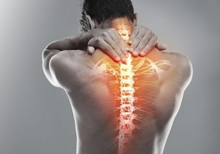 Coa osteocondrose torácica, a estrutura do tecido óseo das vértebras cambia