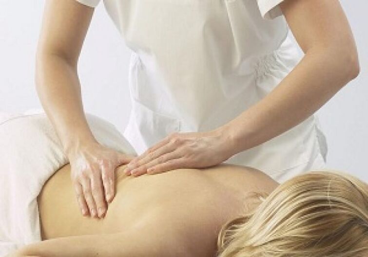 Masaxes para aliviar os espasmos e relaxar os músculos na osteocondrose torácica